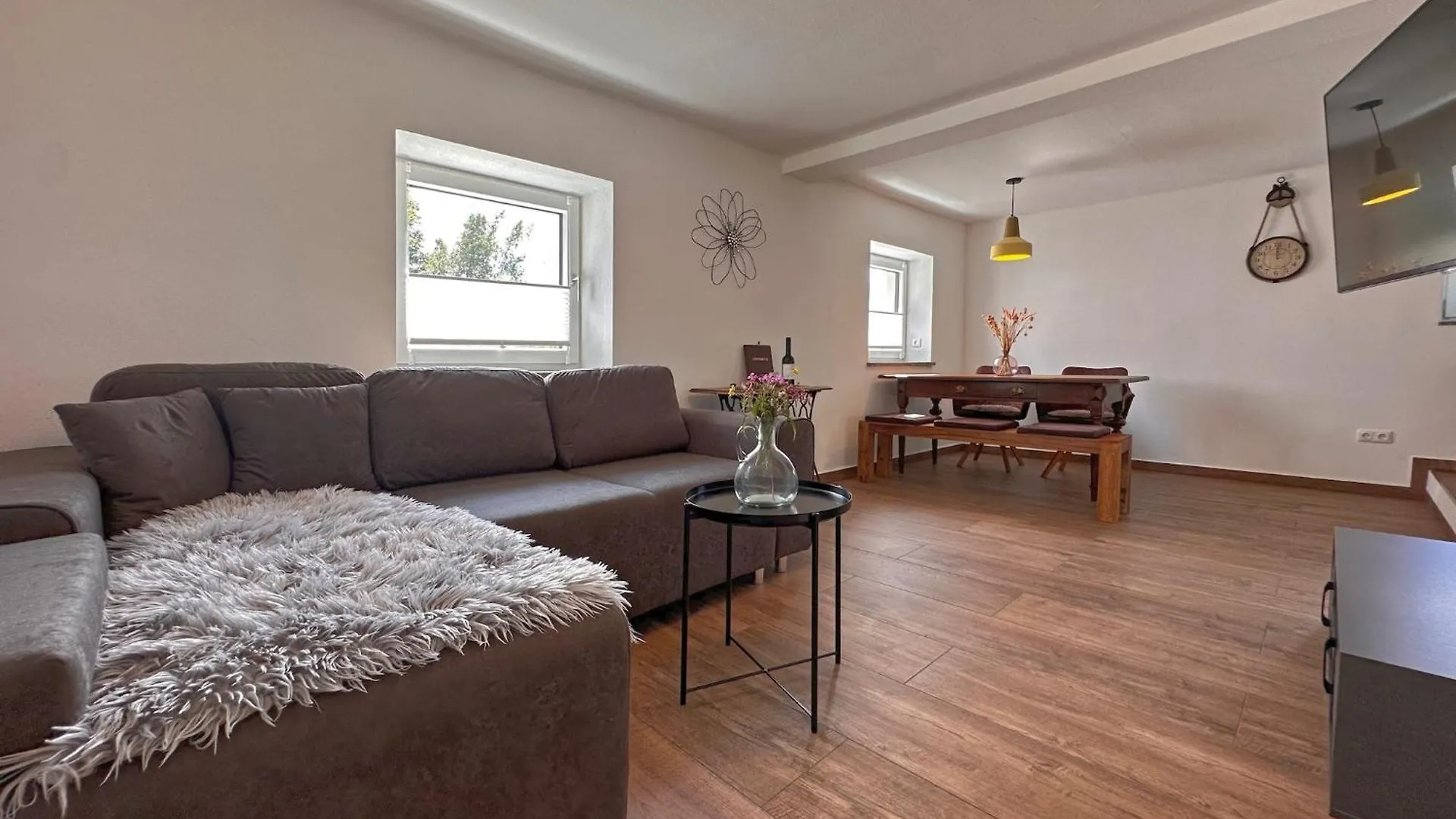 Wonderful Holiday Home With Large Garden Stadlern